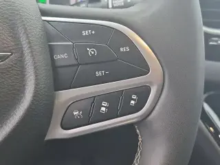 Chrysler Pacifica 2025 Select 4 puertas Minivan