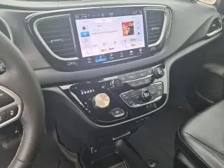 Chrysler Pacifica 2025 Select 4 puertas Minivan