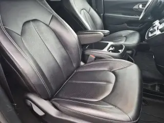 Chrysler Pacifica 2025 Select 4 puertas Minivan