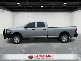 Ram 3500 2022 4x4 Tradesman 4 puertas Cabina Crew 8 pies LB SRW Pickup