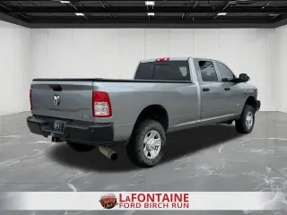 Ram 3500 2022 4x4 Tradesman 4 puertas Cabina Crew 8 pies LB SRW Pickup