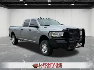Ram 3500 2022 4x4 Tradesman 4 puertas Cabina Crew 8 pies LB SRW Pickup