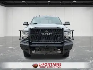 Ram 3500 2022 4x4 Tradesman 4 puertas Cabina Crew 8 pies LB SRW Pickup