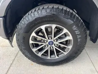 Ford F-150 2019 4x4 XLT 4 puertas SuperCrew 5.5 pies. SB