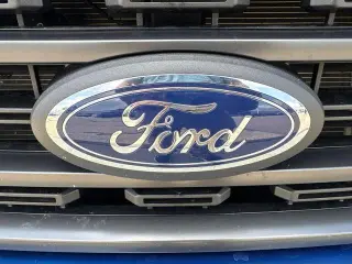 Ford F-150 2023 4x4 XLT 4 puertas SuperCrew 5.5 pies. SB