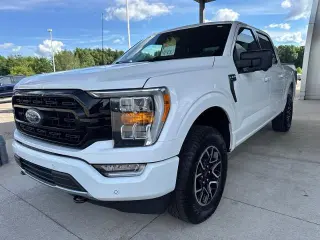 Ford F-150 2023 4x4 XLT 4 puertas SuperCrew 6.5 pies. SB