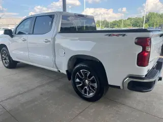 Chevrolet Silverado 1500 2022 4x4 LT 4 puertas Cabina Crew 5.8 pies. Caja corta con 2FL