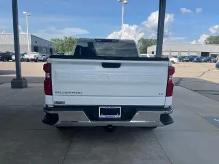 Chevrolet Silverado 1500 2022 4x4 LT 4 puertas Cabina Crew 5.8 pies. Caja corta con 2FL