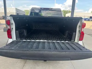 Chevrolet Silverado 1500 2022 4x4 LT 4 puertas Cabina Crew 5.8 pies. Caja corta con 2FL