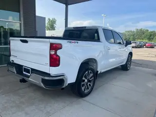 Chevrolet Silverado 1500 2022 4x4 LT 4 puertas Cabina Crew 5.8 pies. Caja corta con 2FL