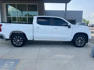 Chevrolet Silverado 1500 2022 4x4 LT 4 puertas Cabina Crew 5.8 pies. Caja corta con 2FL