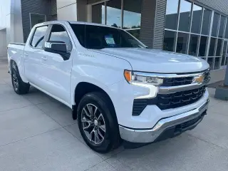 Chevrolet Silverado 1500 2022 4x4 LT 4 puertas Cabina Crew 5.8 pies. Caja corta con 2FL