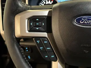 Ford F-150 2019 4x2 Lariat 4 puertas SuperCrew 5.5 pies. SB