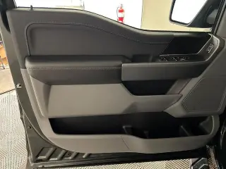 Ford F-150 2021 4x2 XLT 4 puertas SuperCrew 5.5 pies. SB