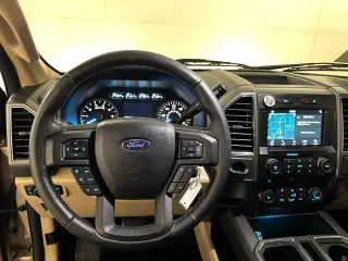 Ford F-150 2018 4x2 XLT 4 puertas SuperCrew 5.5 pies. SB