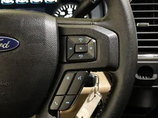Ford F-150 2018 4x2 XLT 4 puertas SuperCrew 5.5 pies. SB