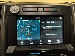 Ford F-150 2018 4x2 XLT 4 puertas SuperCrew 5.5 pies. SB