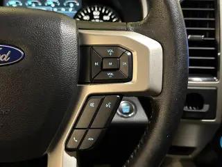 Ford F-150 2019 4x2 Lariat 4 puertas SuperCrew 5.5 pies. SB