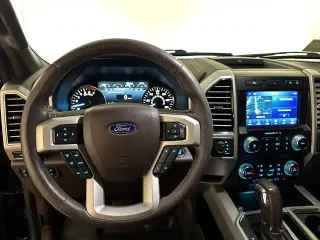 Ford F-150 2020 4x4 King Ranch 4 puertas SuperCrew 5.5 pies. SB