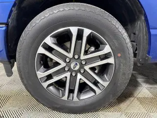 Ford F-150 2023 4x4 XL 4 puertas SuperCrew 5.5 pies. SB