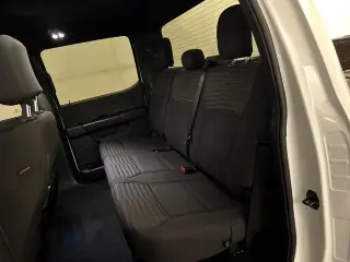 Ford F-150 2023 4x4 XL 4 puertas SuperCrew 5.5 pies. SB