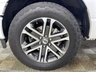 Ford F-150 2023 4x4 XL 4 puertas SuperCrew 5.5 pies. SB
