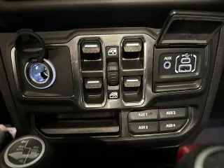 Jeep Wrangler 2023 4x4 Sahara 4xe 4 puertas SUV