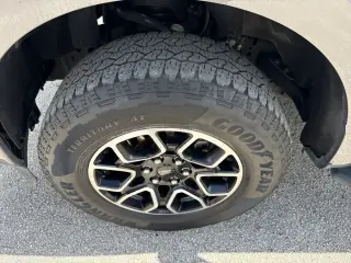 Ford F-150 2023 4x4 XLT 4 puertas SuperCrew 5.5 pies. SB