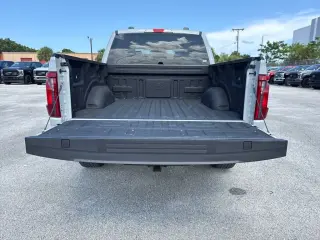 Ford F-150 2024 4x4 STX 4 puertas SuperCrew 5.5 pies. SB