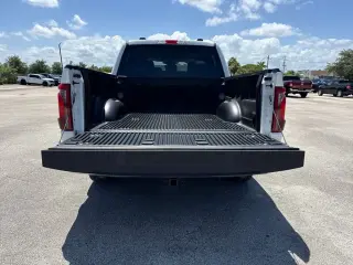 Ford F-150 2025 4x2 XLT 4 puertas SuperCrew 5.5 pies. SB