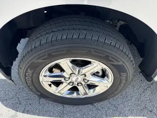 Ford F-150 2025 4x2 XLT 4 puertas SuperCrew 5.5 ft. SB