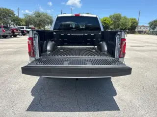 Ford F-150 2025 4x2 XLT 4 puertas SuperCrew 5.5 ft. SB