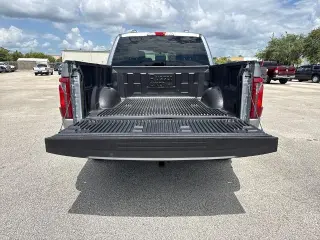Ford F-150 2025 4x2 XLT 4 puertas SuperCrew 5.5 pies. SB