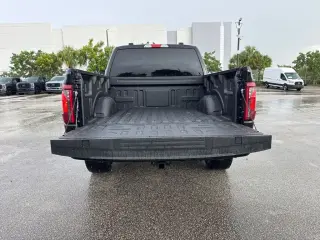 Ford F-150 2024 4x4 STX 4 puertas SuperCrew 5.5 pies. SB