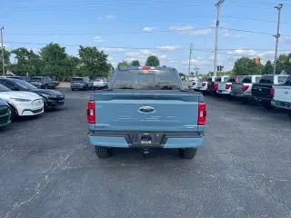 Ford F-150 2023 4x4 Lariat 4 puertas SuperCrew 5.5 pies. SB