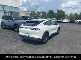 Ford Mustang Mach-E 2023 AWD Select 4 puertas SUV