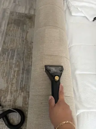 LIMPIEZA DE SU SALA Y SILLAS