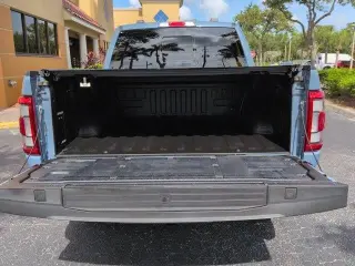 Ford F-150 2023 4x4 Platinum 4 puertas SuperCrew 6.5 pies. SB