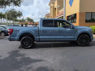 Ford F-150 2023 4x4 Platinum 4 puertas SuperCrew 6.5 pies. SB