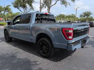 Ford F-150 2023 4x4 Platinum 4 puertas SuperCrew 6.5 pies. SB