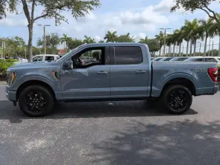 Ford F-150 2023 4x4 Platinum 4 puertas SuperCrew 6.5 pies. SB