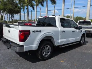 Ford F-150 2025 4x4 XLT 4 puertas SuperCrew 6.5 pies. SB