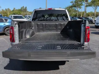 Ford F-150 2025 4x4 XLT 4 puertas SuperCrew 6.5 pies. SB