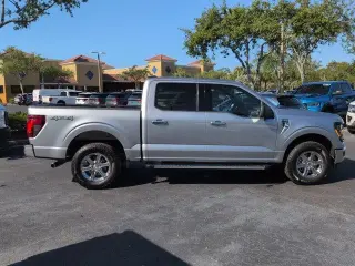 Ford F-150 2025 4x4 XLT 4 puertas SuperCrew 6.5 pies. SB
