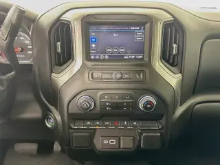 Chevrolet Silverado 1500 2024 4x2 Custom 4 puertas Crew Cab 5.8 pies. SB