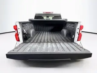 Chevrolet Silverado 1500 2024 4x2 Custom 4 puertas Crew Cab 5.8 pies. SB