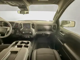 Chevrolet Silverado 1500 2024 4x2 Custom 4 puertas Crew Cab 5.8 pies. SB