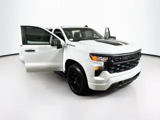 Chevrolet Silverado 1500 2024 4x2 Custom 4 puertas Crew Cab 5.8 pies. SB