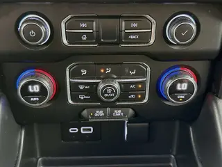Chevrolet Suburban 2024 4x2 LS 4 puertas SUV