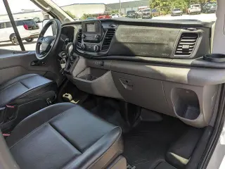 Ford Transit 2023 AWD 250 3 puertas SWB Techo Medio Furgón de Carga